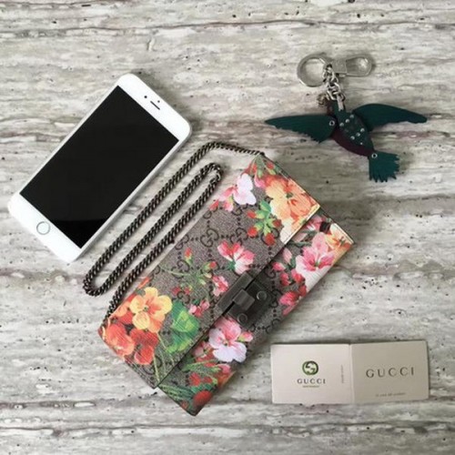 Gucci Tian lakattal ellátott kontinentális pénztárca 453506 bordó színű