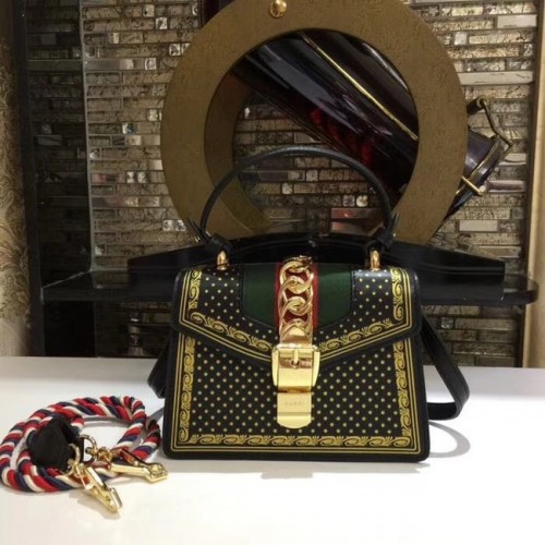Gucci Sylvie bőr mini táska 470270 fekete