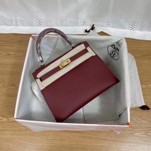 Hermès Kelly 25cm Válltáska Epsom KL2755 Burgundia és Arany Tónusú Fém