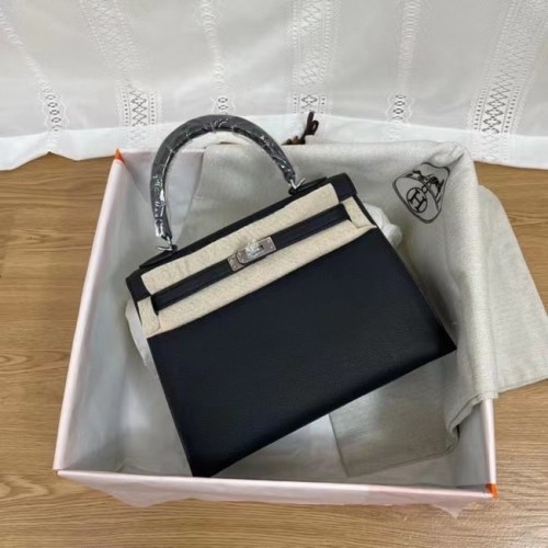 Hermès Kelly 25cm Válltáska Epsom KL2755 fekete és ezüst tónusú fémből