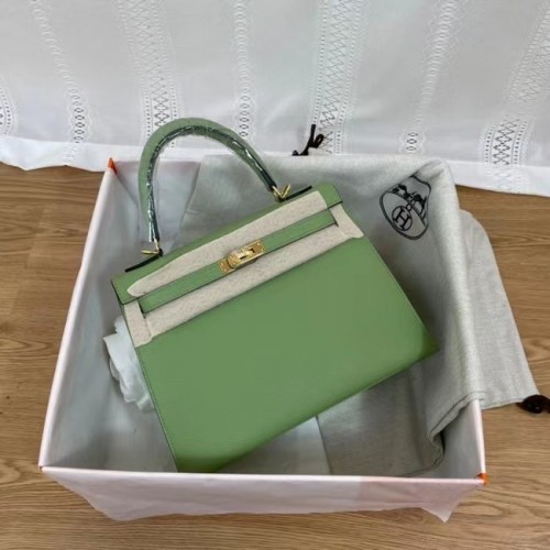Hermès Kelly 25cm Válltáska Epsom KL2755 zöld és arany tónusú fémből