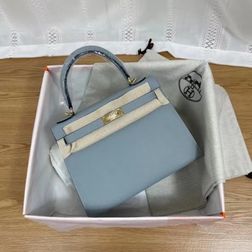 Hermès Kelly 25cm Válltáska Epsom KL2755 világoskék és arany tónusú fémből