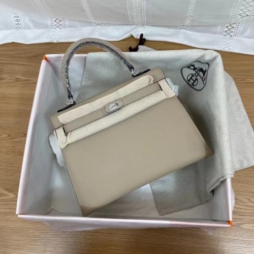Hermès Kelly 25cm Válltáska Epsom KL2755 világosszürke és ezüstszínű fémből