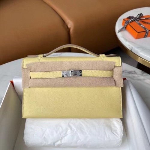Hermès Eredeti Epsom Bőr KEL2278 Gyöngyfehér és Ezüst Tónusú Fém Táska