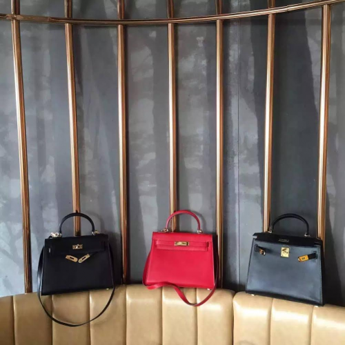 Hermès Birkin 32CM táska, arany hardverekkel, H32695