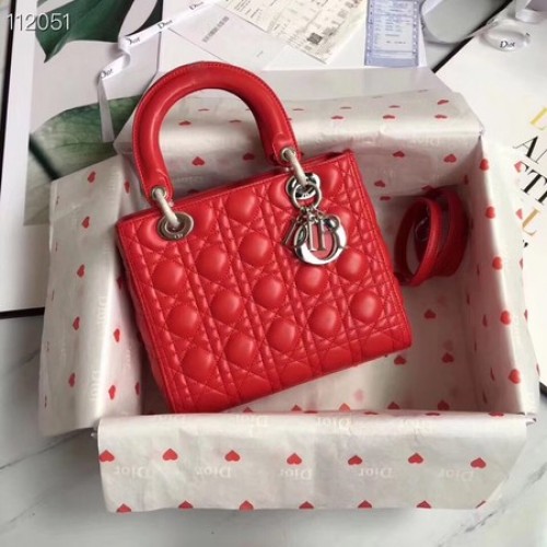 LADY DIOR BÁRÁNYBŐR TÁSKA CAL44550 piros-ezüst árnyalatú fém