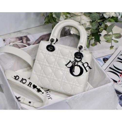 LADY DIOR MY ABCDIOR TÁSKA Cannage Báránybőr M0538I fehér