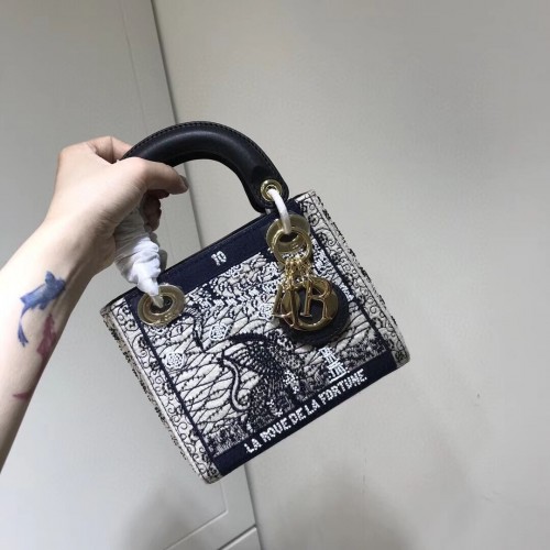 LADY DIOR hímzett marhabőr AD0168-1