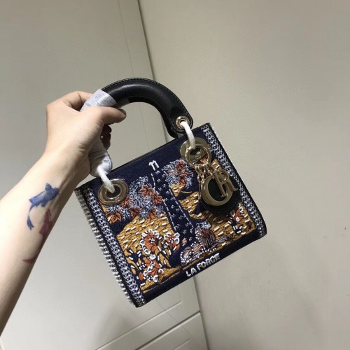 LADY DIOR hímzett marhabőr AD0168-2