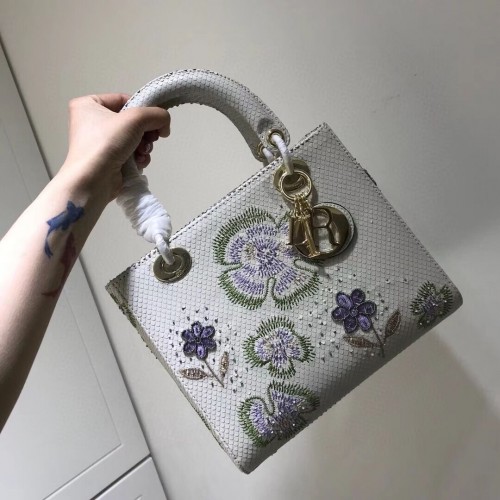 LADY DIOR hímzett marhabőr M0565-10