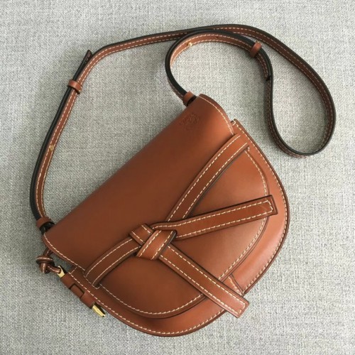 Loewe eredeti bőr crossbody táska 8088 teveszín