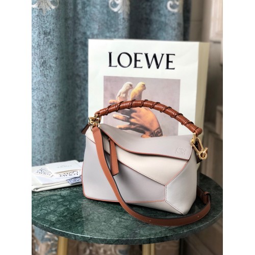 Loewe Puzzle táska eredeti bőr 061836 krémszínű