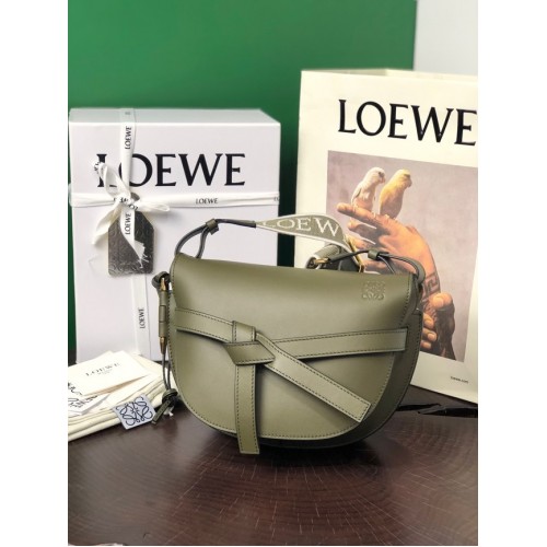 Loewe kisméretű, eredeti bőr crossbody táskák 8087 feketészöld