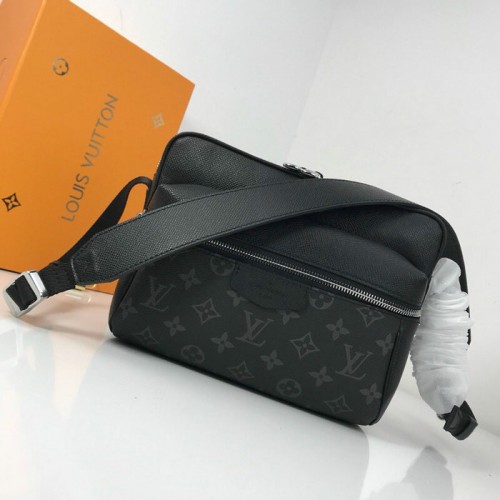 Louis Vuitton Monogram Vászon Messenger Táska PM Fekete M43845