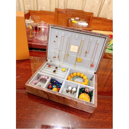 Louis Vuitton SZÉP ÉKSZERTOK M44186