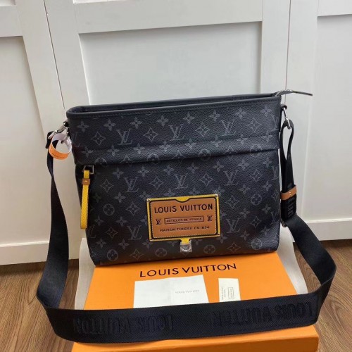 Louis Vuitton Eredeti Bőr Monogram Eclipse Messenger Táska PM Voyager M48219 Kávé
