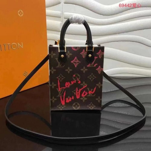 Louis Vuitton PETIT SAC PLAT M69442 fekete
