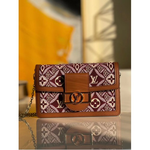 Louis Vuitton 1854 ÓTA DAUPHINE LÁNCOS PÉNZTÁRCA M69992 BORDEAUX