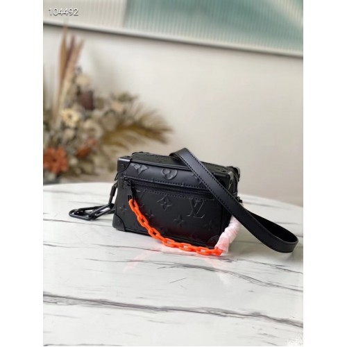 Louis Vuitton PUHA BŐRÖNDÖR M58903 fekete