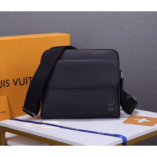 Louis Vuitton Taiga marhabőr Messenger táska M30260 FEKETE