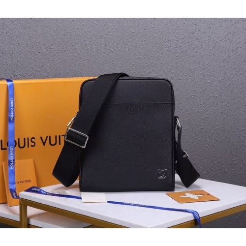 Louis Vuitton Taiga marhabőr Messenger táska M30265 FEKETE