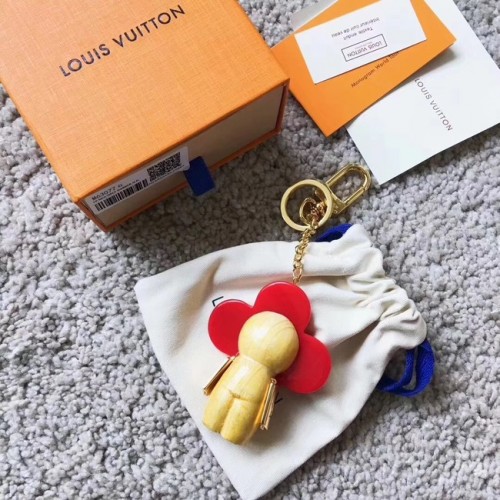 Louis vuitton VIVIENNE TÁSKA DÍSZÍTŐVEL ÉS KULCSTARTÓVAL M63077