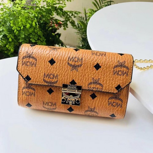 MCM Válltáska Borjúbőr 3356 Teveszín