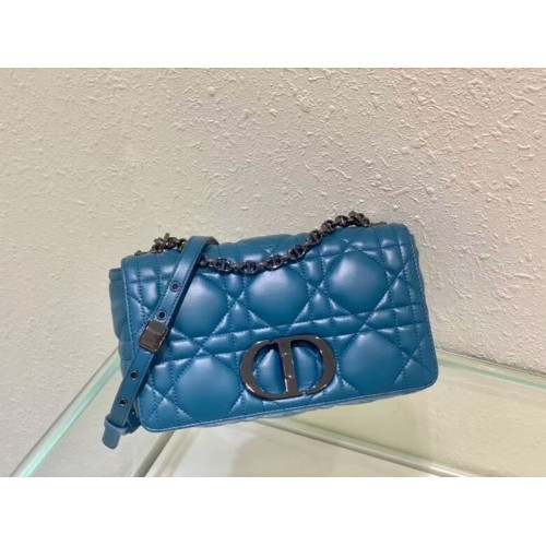 MEDIUM DIOR CARO BAG Gradient Cannage báránybőr M9242WN kék