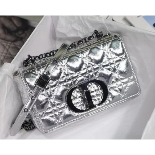 KIS DIOR TÁSKA Ezüst Tónusú Dior Spatial Gyűrött Metálfényű Borjúbőr M9241B