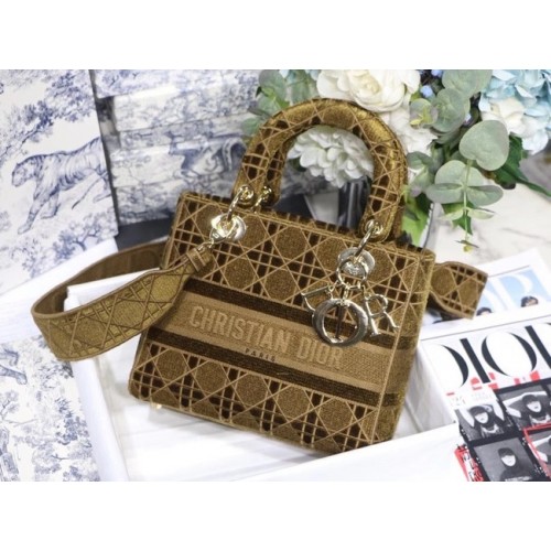 KÖZEPES MÉRETŰ NŐI D-LITE TÁSKA Barna Cannage Hímzett Bársony M0565OW