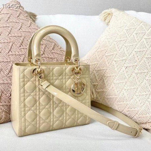 KÖZEPES LADY DIOR TÁSKA Bézs Lakkbőr Cannage Borjúbőr M0565OW