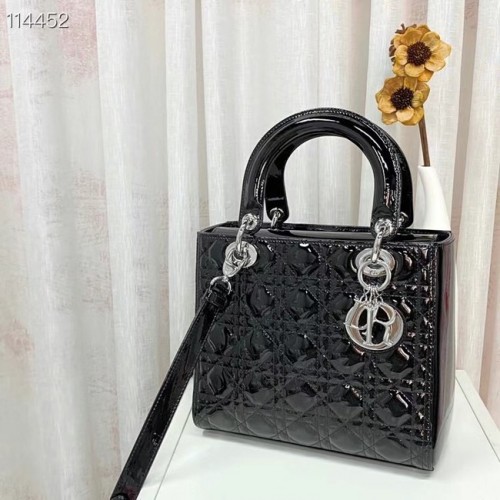 KÖZEPES LADY DIOR TÁSKA Fekete Lakkbőr Cannage Borjúbőr M0565OW-2