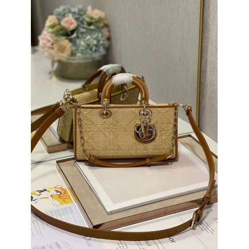 KÖZEPES MÉRETŰ LADY DIOR TÁSKA C9627 Sárgabarack