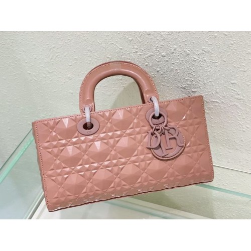 KÖZEPES LADY DIOR TÁSKA Cannage Báránybőr C2811 rózsaszín