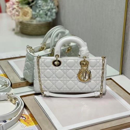 KÖZEPES LADY DIOR TÁSKA Cannage Báránybőr C2820 fehér