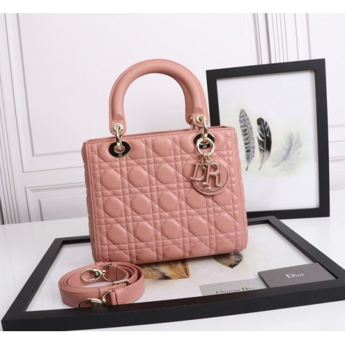 KÖZEPES LADY DIOR TÁSKA Cannage Báránybőr M0565E Cseresznyevirág púder