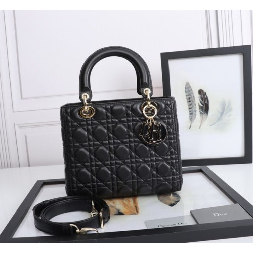 KÖZEPES LADY DIOR TÁSKA Cannage Báránybőr M0565E fekete