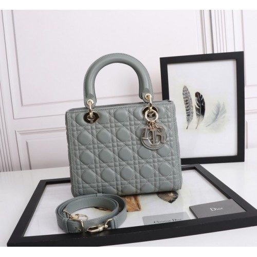 KÖZEPES LADY DIOR TÁSKA Cannage Báránybőr M0565E szürke