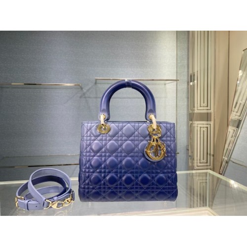 KÖZEPES LADY DIOR TÁSKA Színátmenetes Cannage Báránybőr M0565OS kék