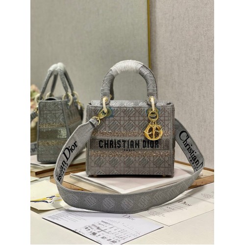 KÖZEPES MÉRETŰ LADY DIOR TÁSKA M0565O szürke
