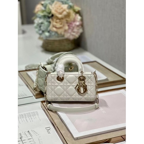 MINI DIOR LADY D-JOY TÁSKA Cannage Báránybőr M0540ONG fehér