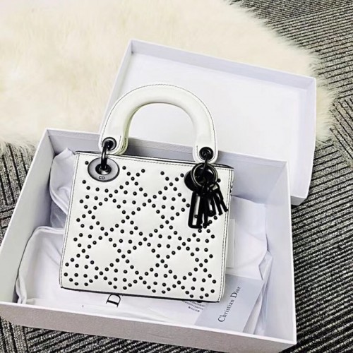 MINI LADY DIOR TÁSKA BORJÚBŐR M0598S fehér