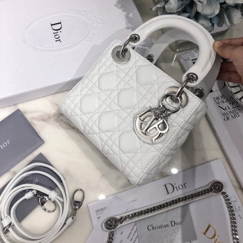 MINI LADY DIOR TÁSKA Báránybőr M0566OW fehér és ezüst