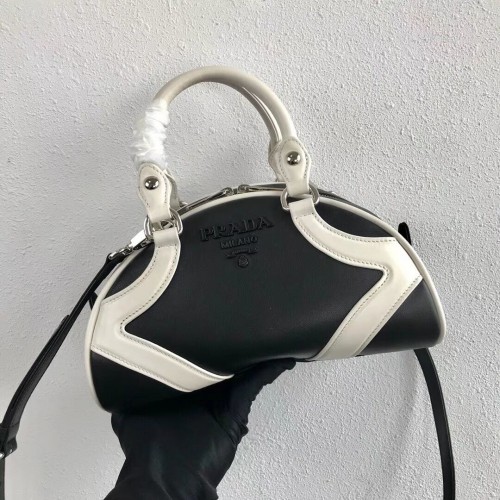 Prada borjúbőr táska 1BD071 fekete-fehér