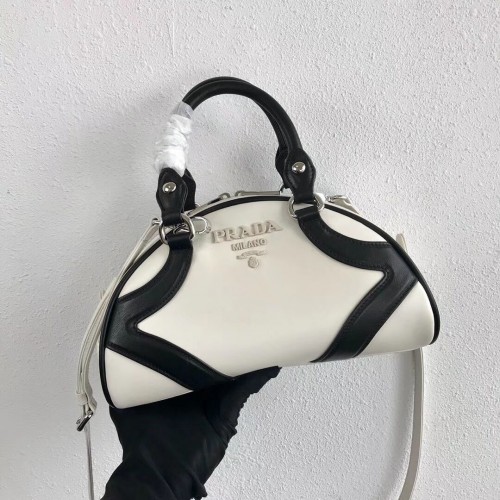 Prada borjúbőr táska 1BD071 fehér és fekete