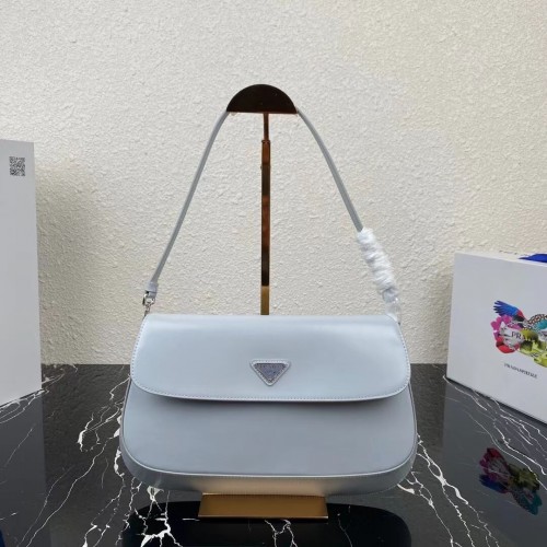 Prada Cleo szálcsiszolt bőr válltáska fedéllel 1BH276 világoskék