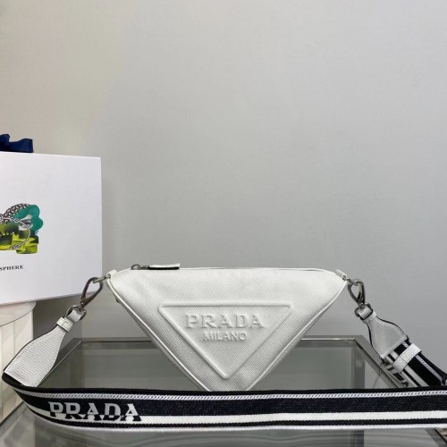 Prada bőr háromszög alakú válltáska 2EV055 fehér