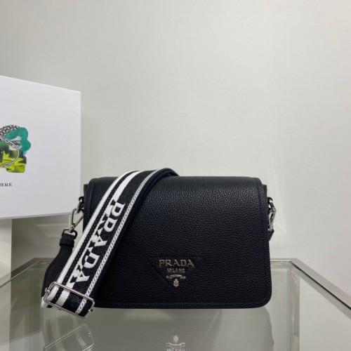 Prada bőr táska vállpánttal 1BD314 fekete