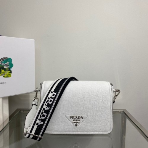Prada bőr táska vállpánttal 1BD314 fehér