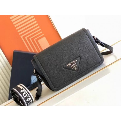 Prada bőr táska vállpánttal 1DB443 fekete